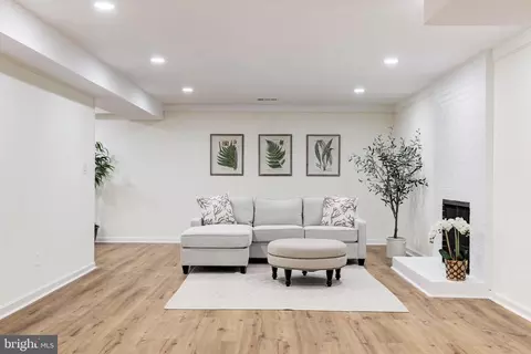 Living - 8509 Brook Rd, Mclean, VA 22102 photo 15 of 16