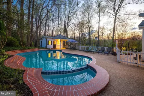 Exterior - 8509 Brook Rd, Mclean, VA 22102 photo 2 of 22