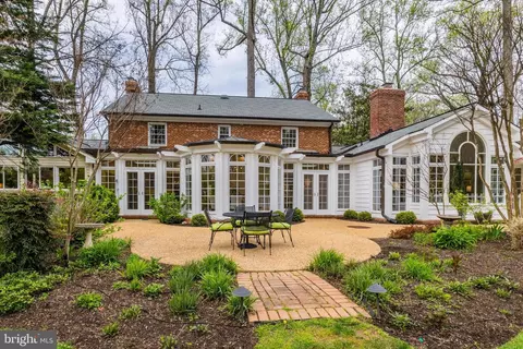 Exterior - 8509 Brook Rd, Mclean, VA 22102 photo 16 of 22