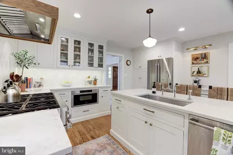 Kitchen - 8509 Brook Rd, Mclean, VA 22102 photo 9 of 14