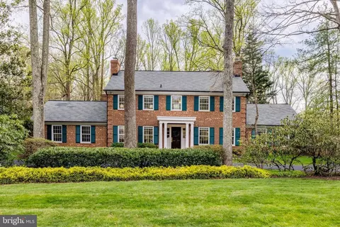 Exterior - 8509 Brook Rd, Mclean, VA 22102 photo 4 of 22