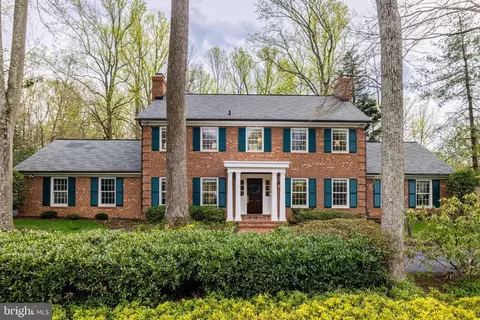 Exterior - 8509 Brook Rd, Mclean, VA 22102 photo 5 of 22