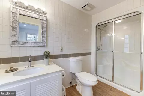 Bath - 8509 Brook Rd, Mclean, VA 22102 photo 7 of 7