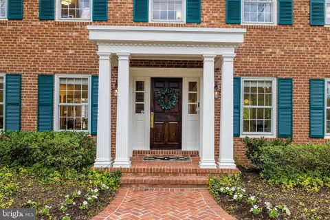 Exterior - 8509 Brook Rd, Mclean, VA 22102 photo 6 of 22