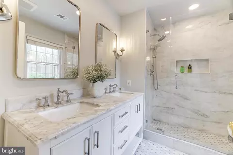 Bath - 8509 Brook Rd, Mclean, VA 22102 photo 3 of 7