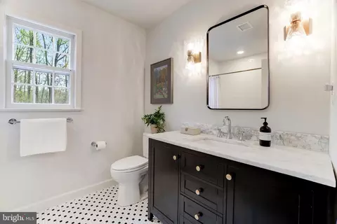 Bath - 8509 Brook Rd, Mclean, VA 22102 photo 5 of 7