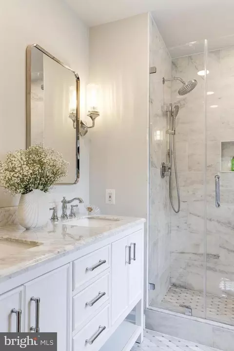 Bath - 8509 Brook Rd, Mclean, VA 22102 photo 4 of 7