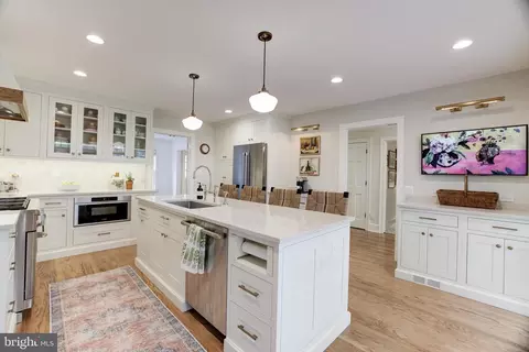 Kitchen - 8509 Brook Rd, Mclean, VA 22102 photo 12 of 14