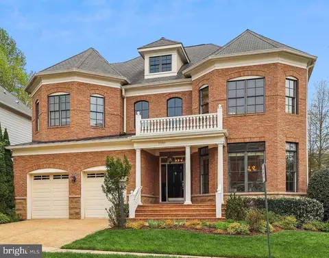 2199 Amber Meadows Dr, Vienna, VA 22182