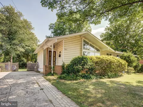 8605 Cottage St, Vienna, VA 22180