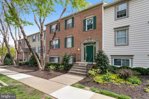 12023 Golf Ridge Ct #102, Fairfax, VA 22033