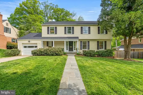 904 Emerald Dr, Alexandria, VA 22308