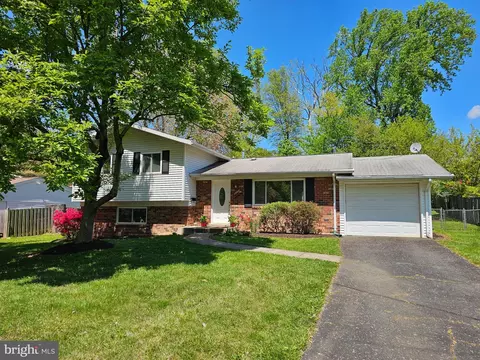 7808 Kalorama Rd, Annandale, VA 22003