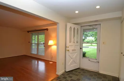 6931 Espey Ln, Mclean, VA 22101 photo 2