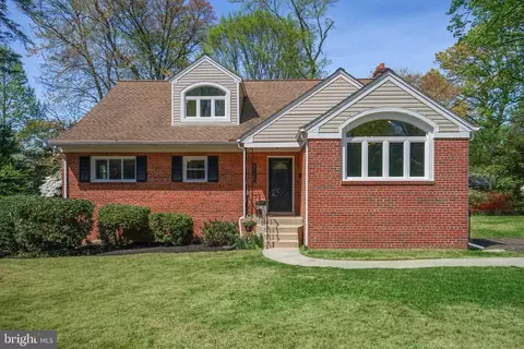 3120 Creswell Dr, Falls Church, VA 22044