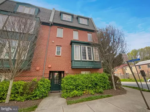 9659 Cedar Farm Cir, Fairfax, VA 22031