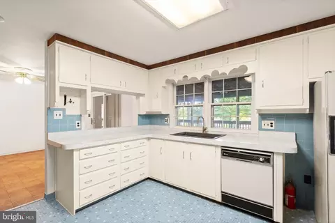 8311 Pohick Rd, Springfield, VA 22153 photo 23