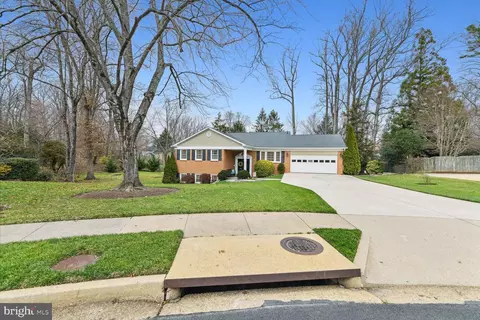3300 Clearwood Ct, Falls Church, VA 22042