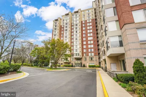 2726 Gallows Rd #214, Vienna, VA 22180