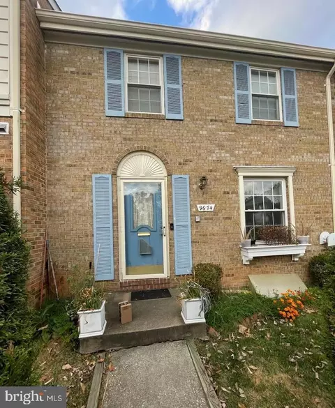 9674 Lindenbrook St, Fairfax, VA 22031