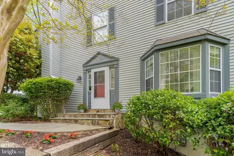 7959 Gambrill Ct, Springfield, VA 22153