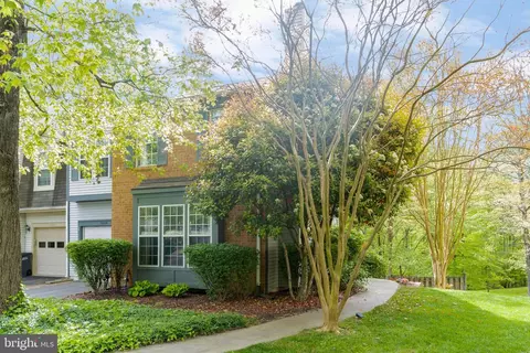7959 Gambrill Ct, Springfield, VA 22153 photo 2