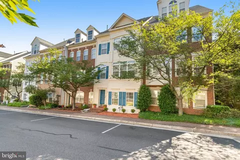 5462 Patuxent Knoll Pl, Alexandria, VA 22312