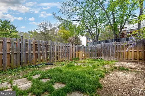 Exterior - 8658 Hickory Ridge Ct, Springfield, VA 22153 photo 6 of 8