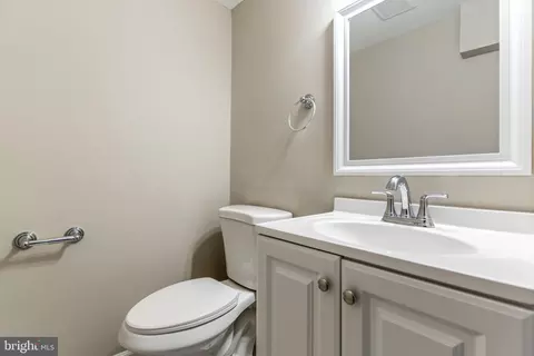 Bath - 8658 Hickory Ridge Ct, Springfield, VA 22153 photo 3 of 3