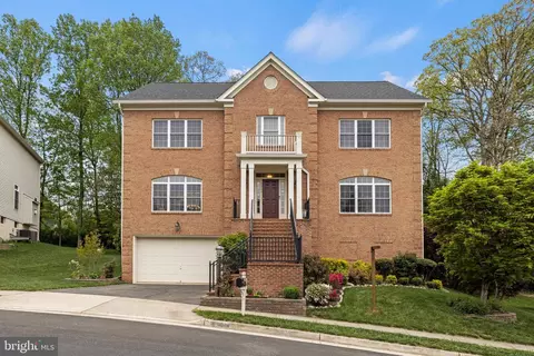 5304 Danas Crossing Dr, Fairfax, VA 22032