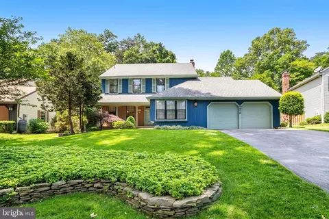 Exterior - 7410 Silver Pine Dr, Springfield, VA 22153 photo 4 of 10