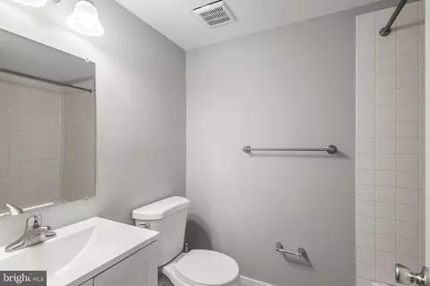 Bath - 11611 Stoneview Sq #1B, Reston, VA 20191 photo 2 of 6