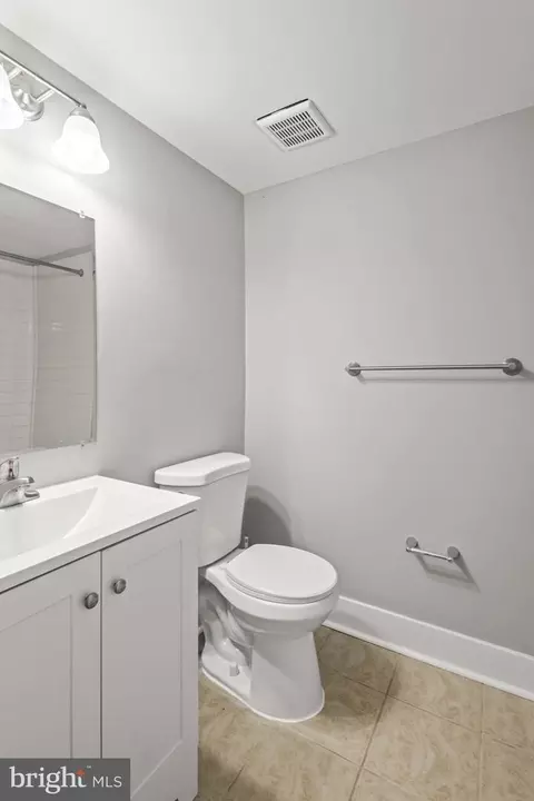 Bath - 11611 Stoneview Sq #1B, Reston, VA 20191 photo 1 of 6