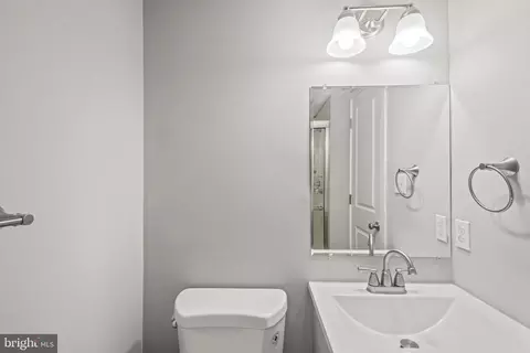 Bath - 11611 Stoneview Sq #1B, Reston, VA 20191 photo 3 of 6