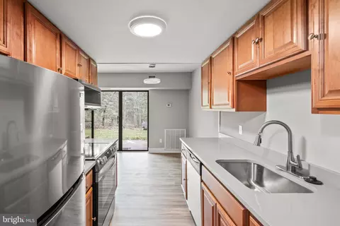 Kitchen - 11611 Stoneview Sq #1B, Reston, VA 20191 photo 1 of 6
