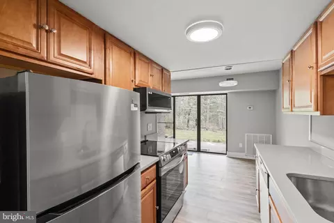 Kitchen - 11611 Stoneview Sq #1B, Reston, VA 20191 photo 2 of 6