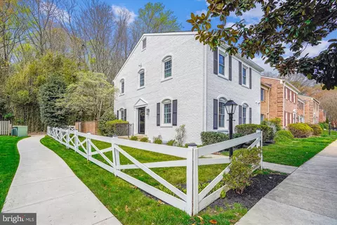 3158 Cantrell Ln, Fairfax, VA 22031