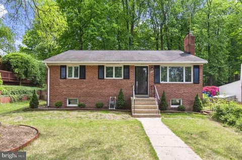 6519 Oakwood Dr, Falls Church, VA 22041