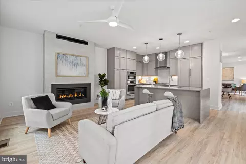 11248 Faraday Park Dr, Reston, VA 20190