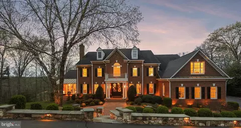 2542 Donns Way, Oakton, VA 22124