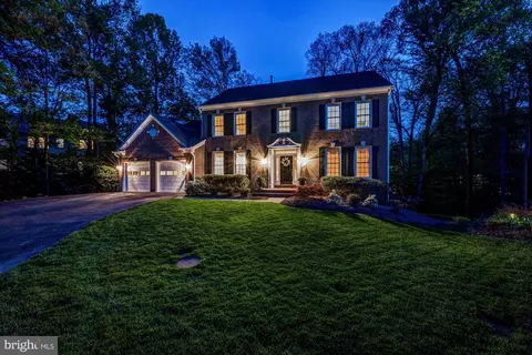 3304 Willow Glen Dr, Herndon, VA 20171