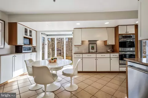 Kitchen - 6006 Mineola Ct, Springfield, VA 22152 photo 2 of 5