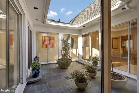 Exterior - 6006 Mineola Ct, Springfield, VA 22152 photo 6 of 16