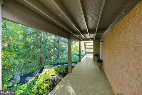 Exterior - 6006 Mineola Ct, Springfield, VA 22152 photo 11 of 16