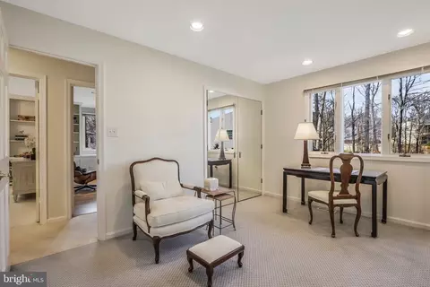 Living - 6006 Mineola Ct, Springfield, VA 22152 photo 5 of 9
