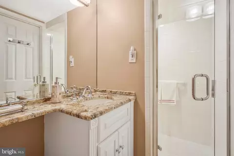 Bath - 6006 Mineola Ct, Springfield, VA 22152 photo 8 of 8