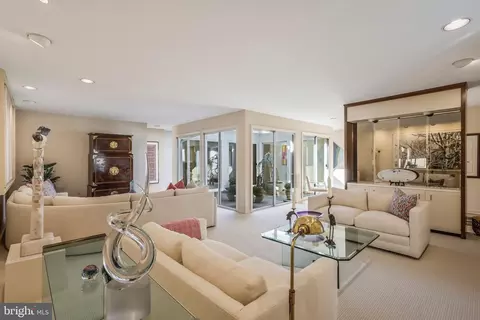 Living - 6006 Mineola Ct, Springfield, VA 22152 photo 4 of 9