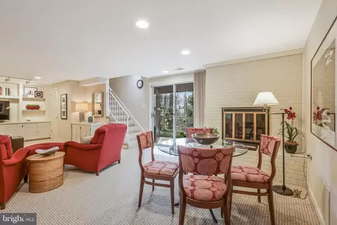 Living - 6006 Mineola Ct, Springfield, VA 22152 photo 9 of 9