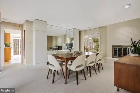 Dining - 6006 Mineola Ct, Springfield, VA 22152 photo 2 of 4
