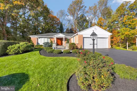 6006 Mineola Ct, Springfield, VA 22152